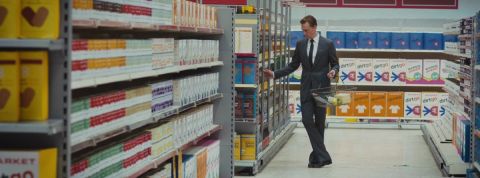 Quelle appli pour choisir ses produits ? un home dans un supermarché