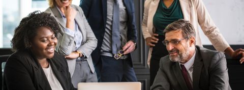 Des employés fiers de partager les contenus de leur entreprise Des employés fiers de leur entreprise
