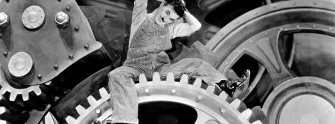 L'économie change : la gestion des entreprises doit changer aussi Charlie Chaplin dans Les Temps Modernes sur un rouage d'usine