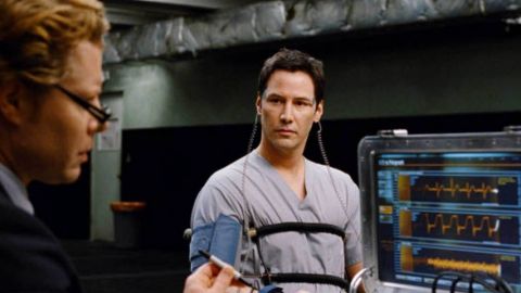 Un homme passe au détecteur de mensonge