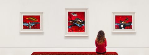 5 expositions thématiques à voir en France jusqu’en 2019 femme assise au musée devant des tableaux