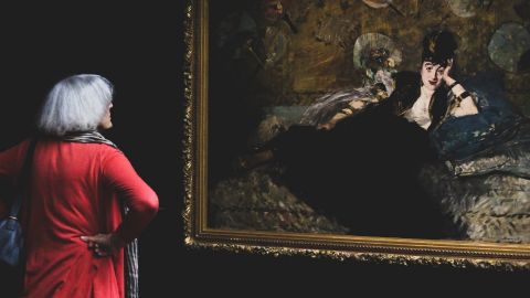 femme tableau musée