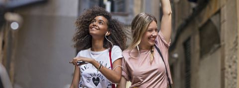 Génération Z Content Shaker jeunes filles adolescentes