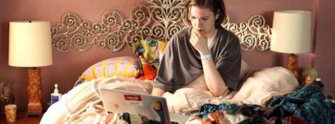 Pas besoin de s'appeler Richard Branson pour réussir à s'organiser Une scène de la série Girls dans laquelle Hannah travaille dans son lit, avec son ordinateur