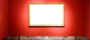 un cadre vide dans une salle de musée