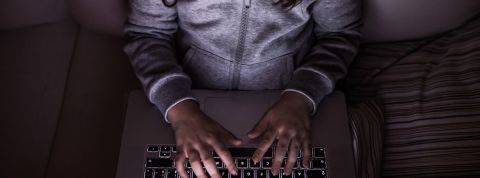 La cyberguerre serait-elle un jeu d'enfant ? enfant ordinateur