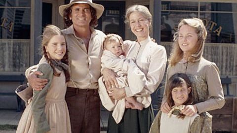 famille petite maison dans la prairie