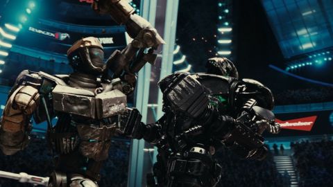 Deux robots font un match de boxe