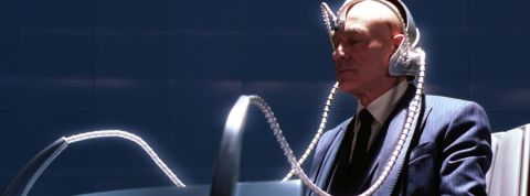 Les IA peuvent scanner notre cerveau et noter notre intelligence Professeur Xavier avec un casque sur la tête