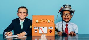 Deux garçons passent au détecteur de mensonge