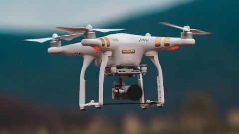 Un drone en train de voler