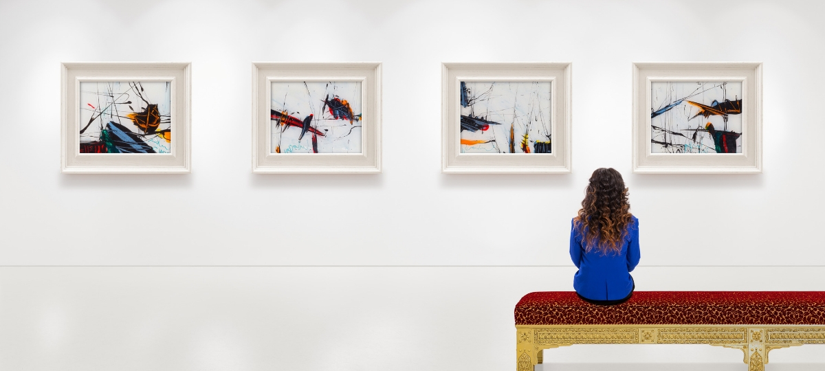 Visiter un musée sans ses touristes : le nouveau pari d’Airbnb et du Centre Pompidou femme seule musée
