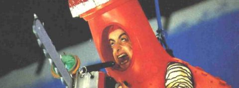 10 histoires cachées derrière les slogans des marques un homme dans un costume orangina rouge tient une tronçonneuse