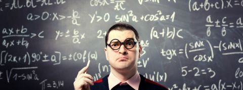 Tendances social media Geek qui écrit un algorythme