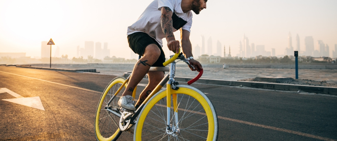 Engie organise une course à l'énergie Un homme qui fait du vélo