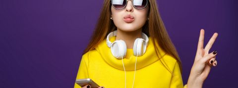 Ado casque et smartphone