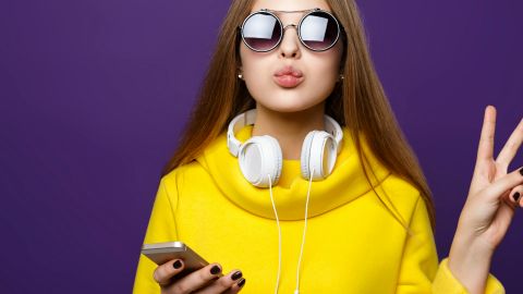 Ado casque et smartphone