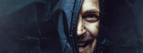 futur travail boss un cadavre sourit dans une housse mortuaire