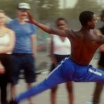 un danseur de rue noir