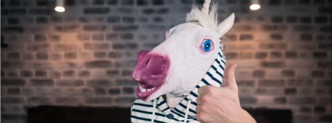 la voie de la licorne n'est pas si cool que ça Un licorne avec le pouce en l'air