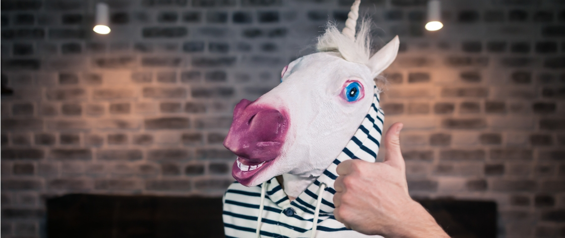 la voie de la licorne n'est pas si cool que ça Un licorne avec le pouce en l'air