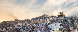Une montagne de déchets plastiques