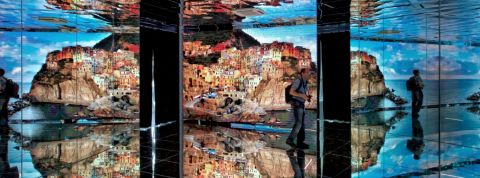 4 expos monumentales à voir à Paris en 2019 Un musée immersif avec des images projetées sur les murs et au plafond