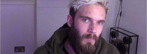 PewDiePie fait l'objet d'une campagne de soutient sous forme de hacking un youtubeur au cheveux blanc dans son bureau