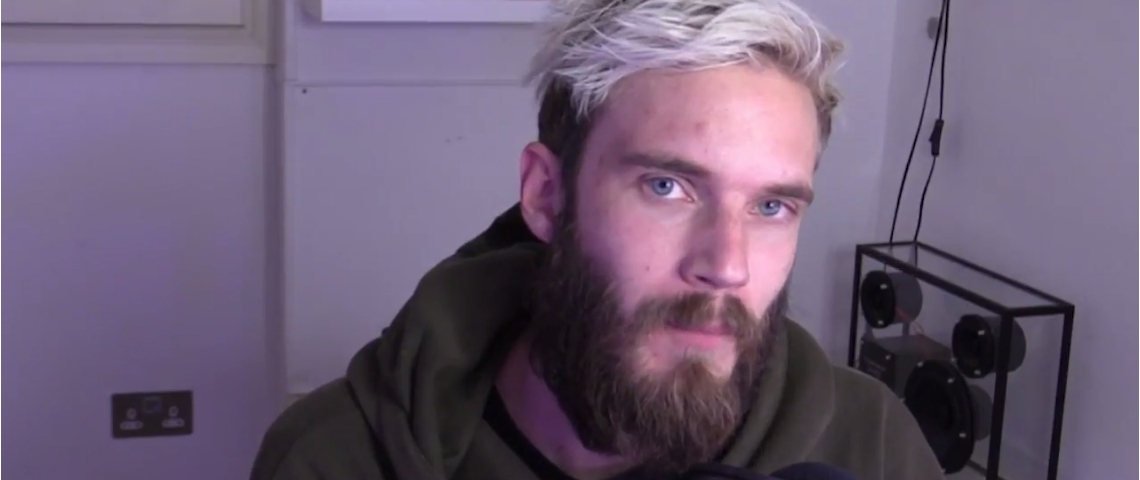PewDiePie fait l'objet d'une campagne de soutient sous forme de hacking un youtubeur au cheveux blanc dans son bureau