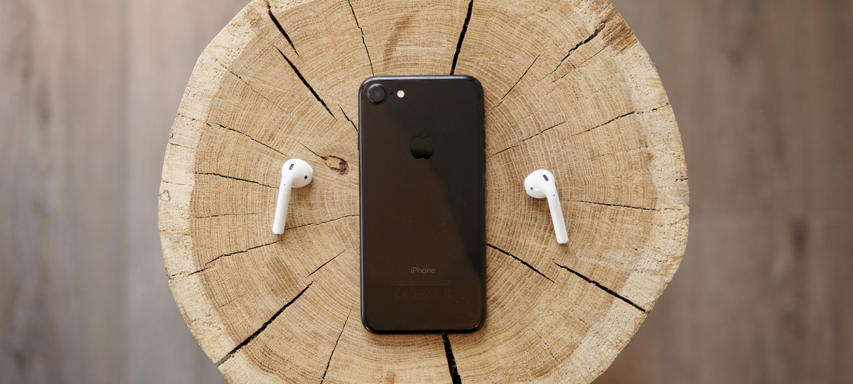 podcast tendance entreprise iPhone et écouteurs