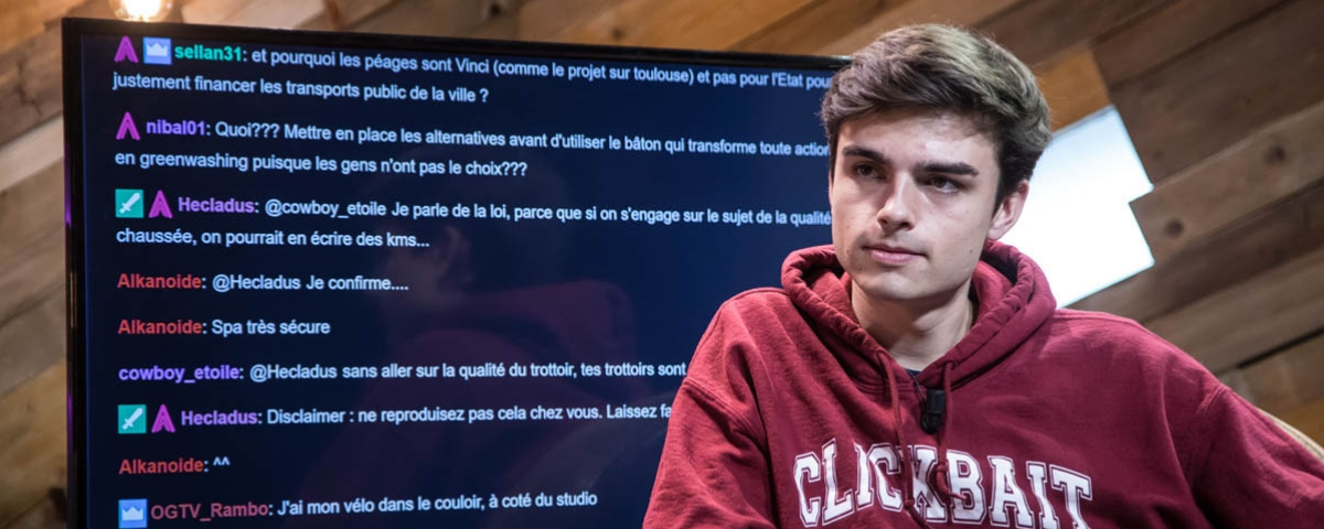 public senat sur twitch Hugo Décrypte lors d'une émission twitch pour Public Sénat