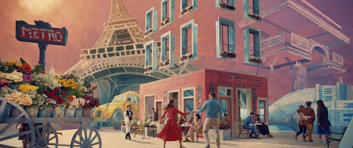 La nouvelle publicité de Qatar Airways Un couple dans un décor hollywoodien