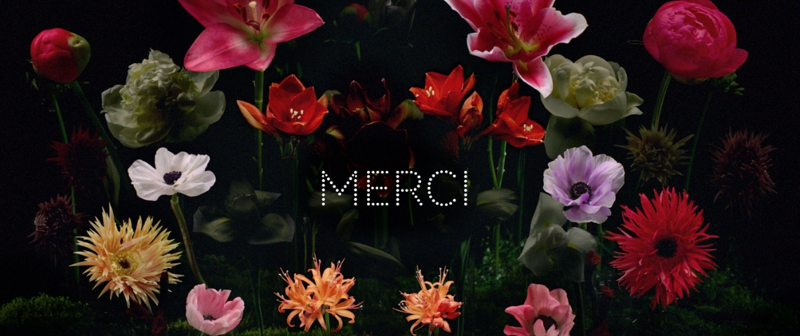 La SNCF dit merci à ses usagers Fleurs sur fond noir