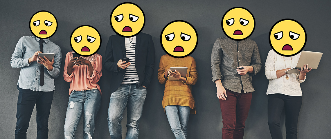Le blues des jeunes créas en agence : un vrai signal d'alarme ? jeunes alignés devant un mur avec des smileys sur le visage