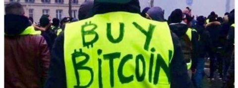 les cryptos s'incruste chez les gilets jaunes un gilet jaune avec l'inscrpition buy bitcoin