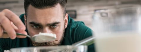 ScanUp permet aux utilisateurs de co-créer des produits avec les industriels Un homme en train de faire de la cuisine