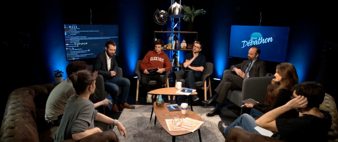Les ministres envahissent Twitch le plateau de debathon avec le premier ministre
