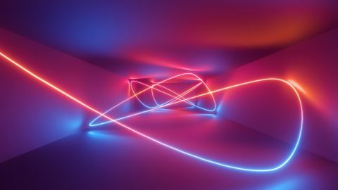 un fil de couleur dans un couloir sombre