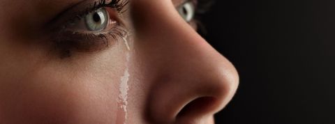 Identités sonores : les marques devraient-elles prendre en compte nos états d’âme ? une femme pleure