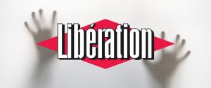 logo de libération sur fond de mains dans la brume