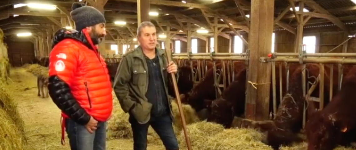 C'est qui le patron ?! lance son média Des agriculteurs dans une ferme