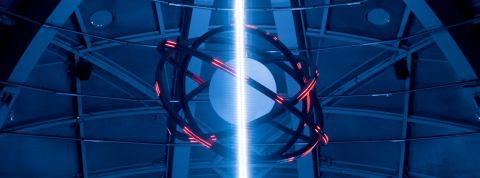 À voir : cette expo mystique qui vous téléporte dans un film de SF un atome dans une expo d'art numérique