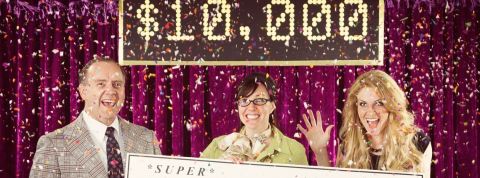 Hacker chèque participants à un jeu télévisé reçoivent un chèque de 10 000 dollars