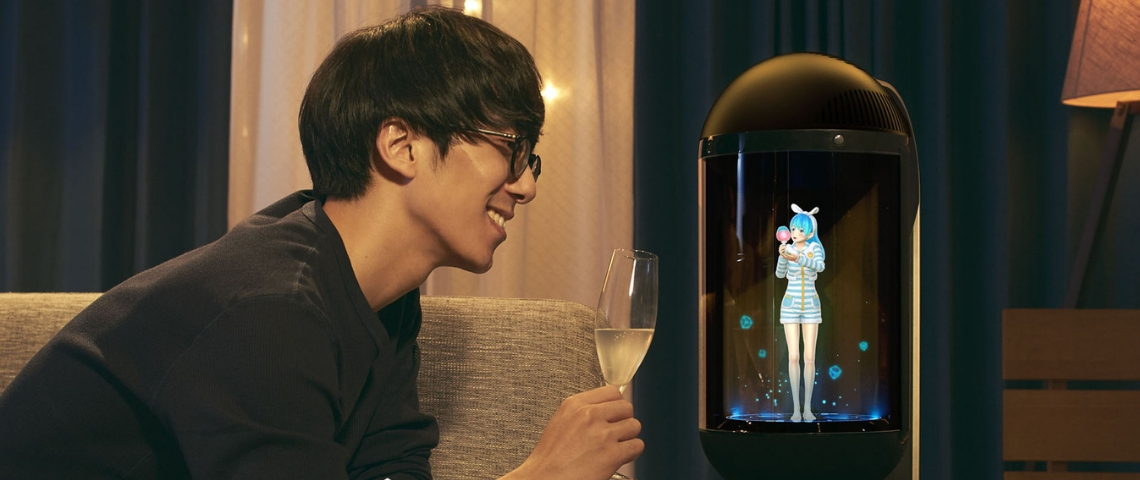 Arrêter de faire amis-amis avec les IA un homme japonais trinque avec un holograme