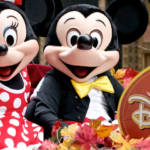 Minnie et Mickey sur un char à Disneyland Paris