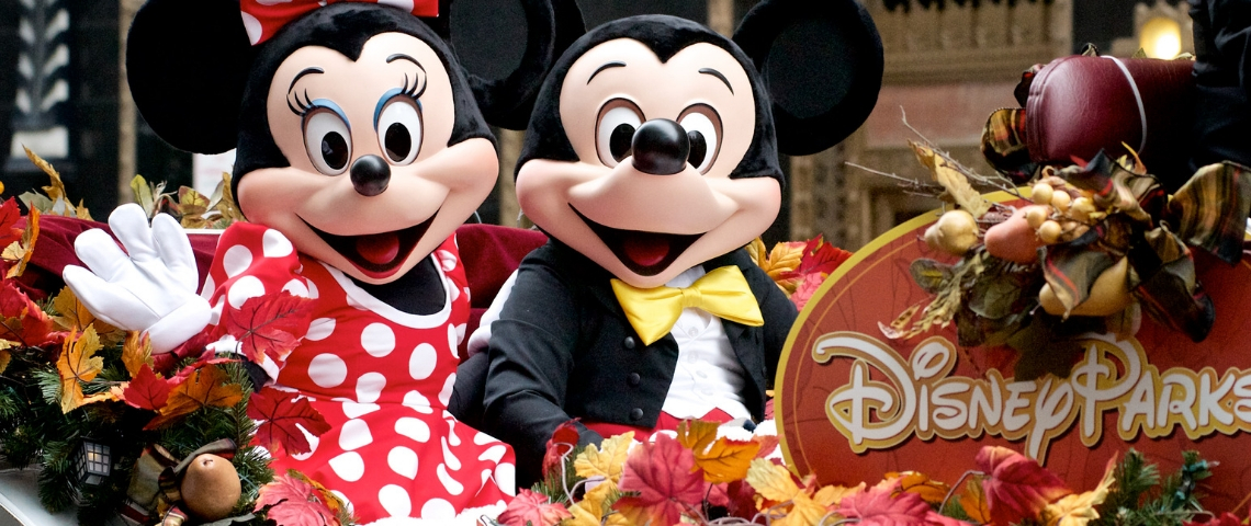 Les grandes marques luttent contre le dérèglement climatique Minnie et Mickey sur un char à Disneyland Paris