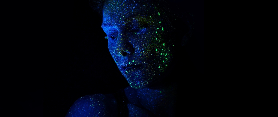 Facebook veut que l'on communique avec des avatars Une femme bleue