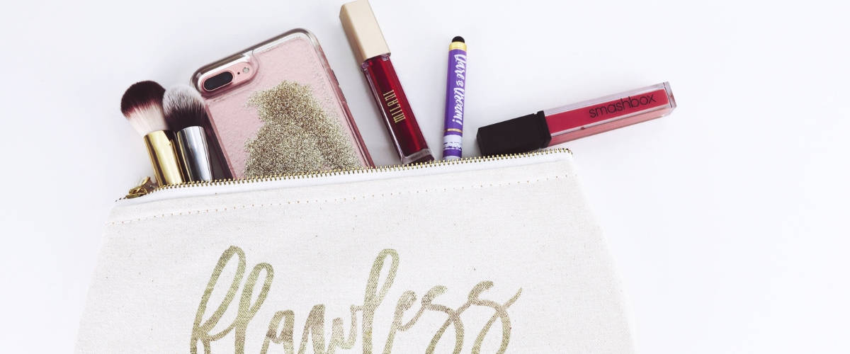 Grazia présente ses Beauty Live sur Instagram et Facebook Une trousse de maquillage
