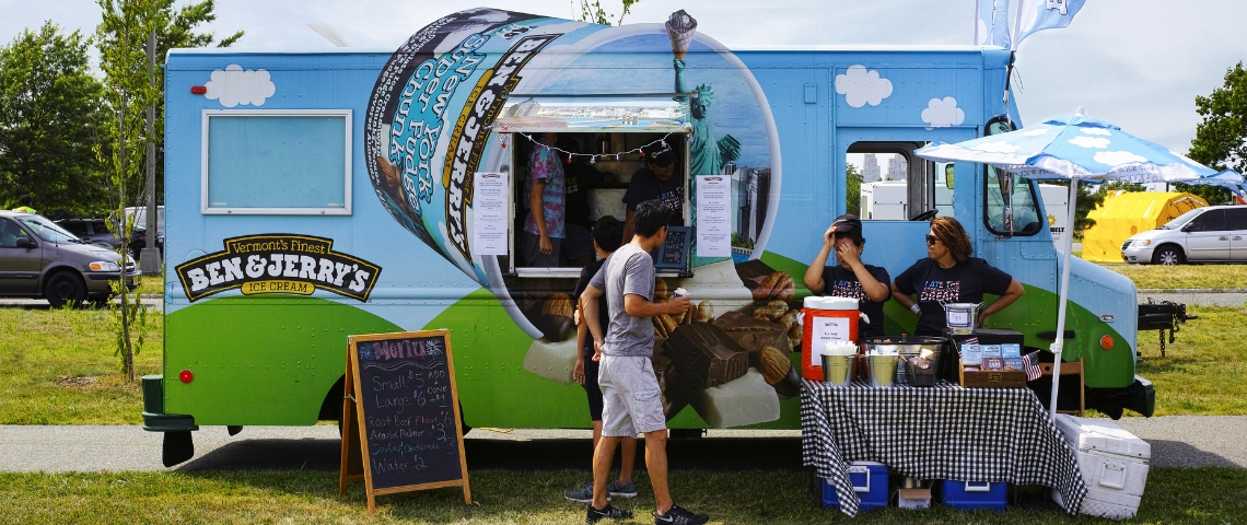 Comment les marques peuvent faire du marketing expérientiel ? Un camion de glaces ben & jerry's