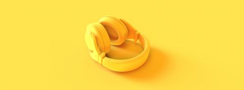 La musique peut vous rendre plus productif ou vous déconcentrer Un casque de musique jaune sur fond jaune
